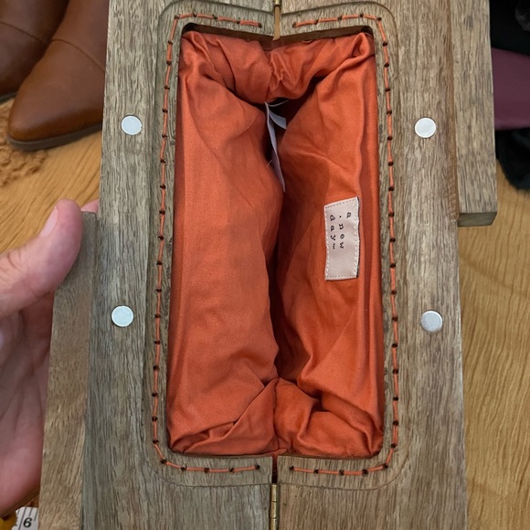 Purses - Picture 4 of 8